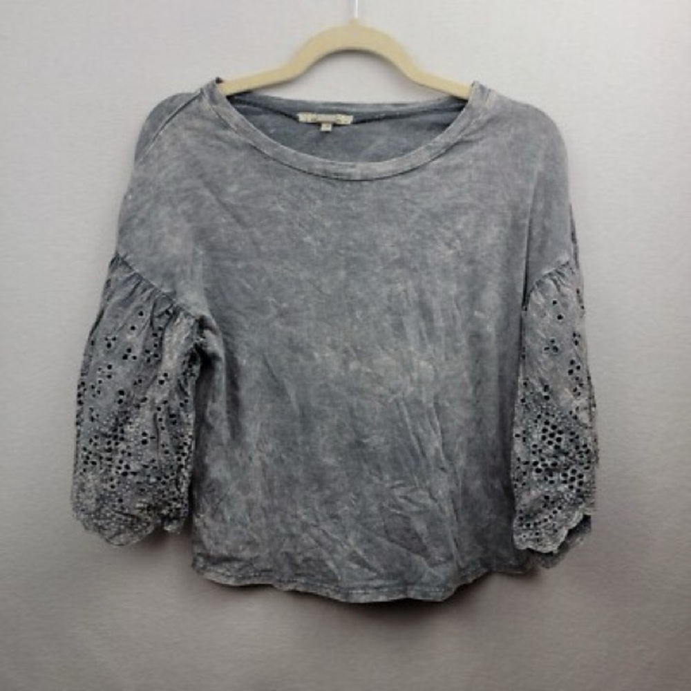 Gimmicks by BKE Washed Gray Eyelet Sleeve Blouse